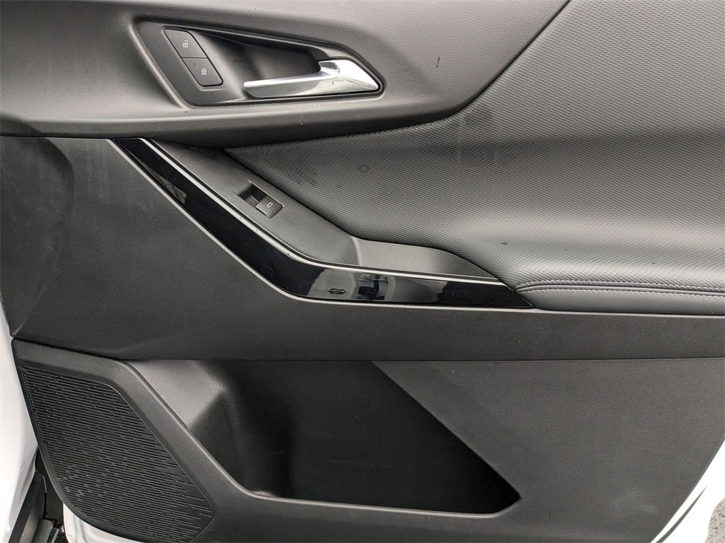 Used 2025 Chevrolet Equinox LT image 35