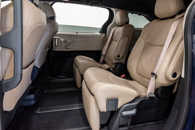 Used 2021 Toyota Sienna Limited FWD image 27