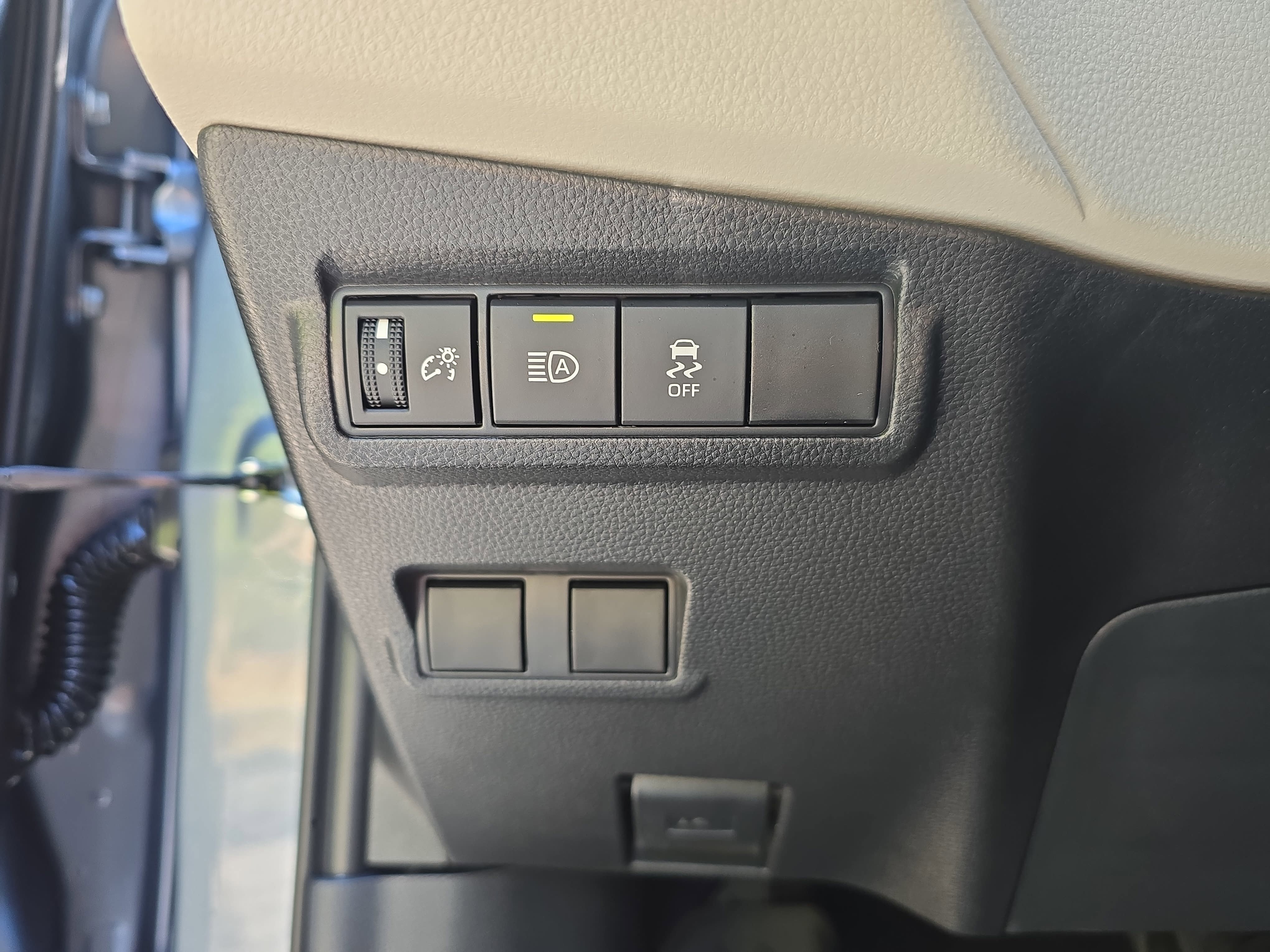 New 2026 Toyota Corolla Cross L FWD image 25