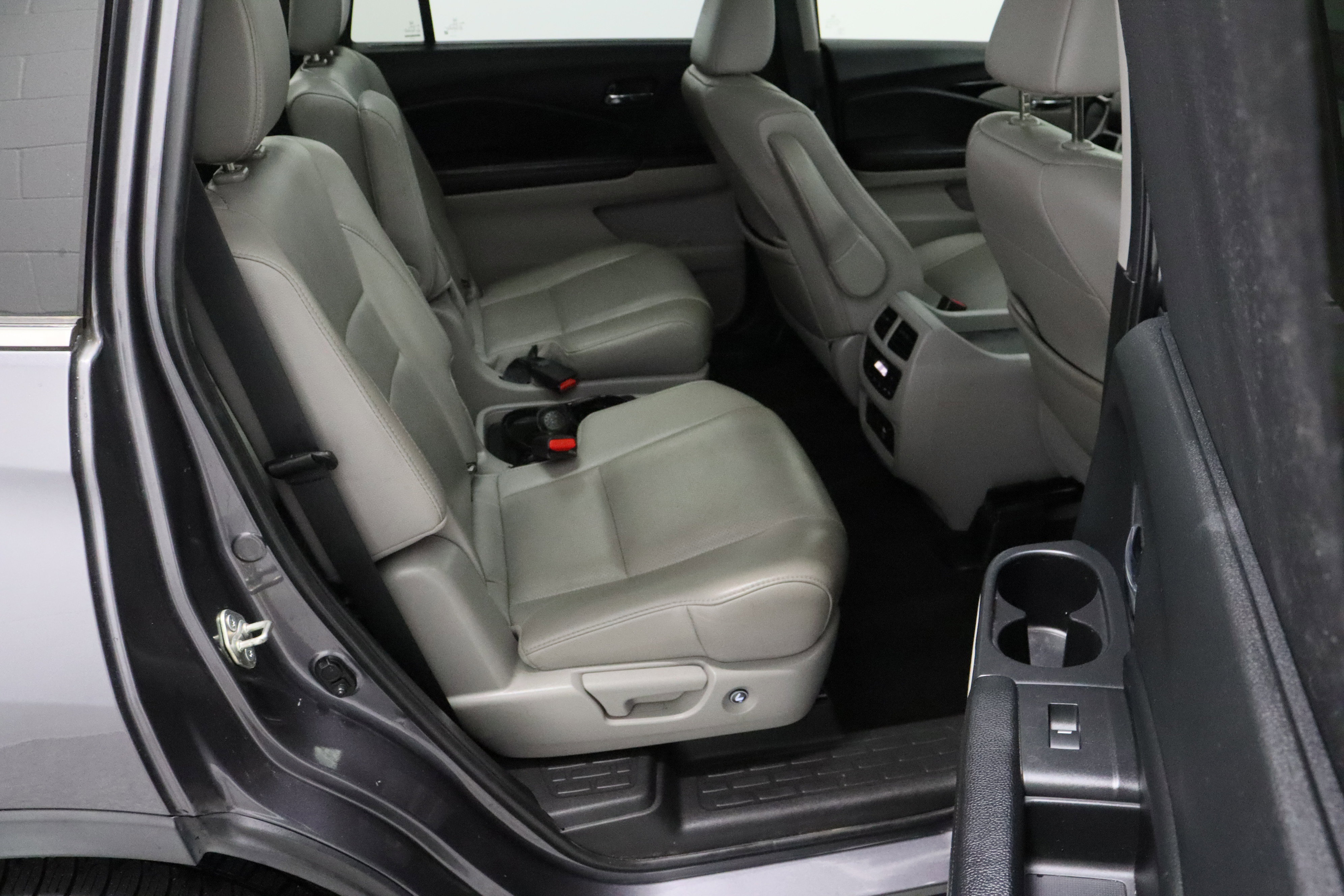 Used 2020 Honda Pilot Elite image 41