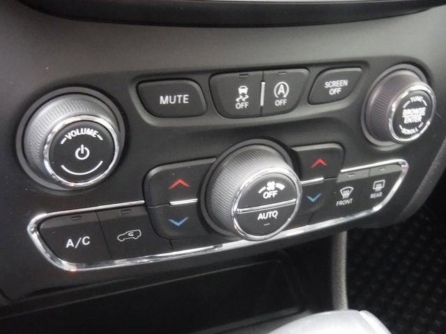 Used 2020 Jeep Cherokee Trailhawk w/ Cold Weather Group image 25