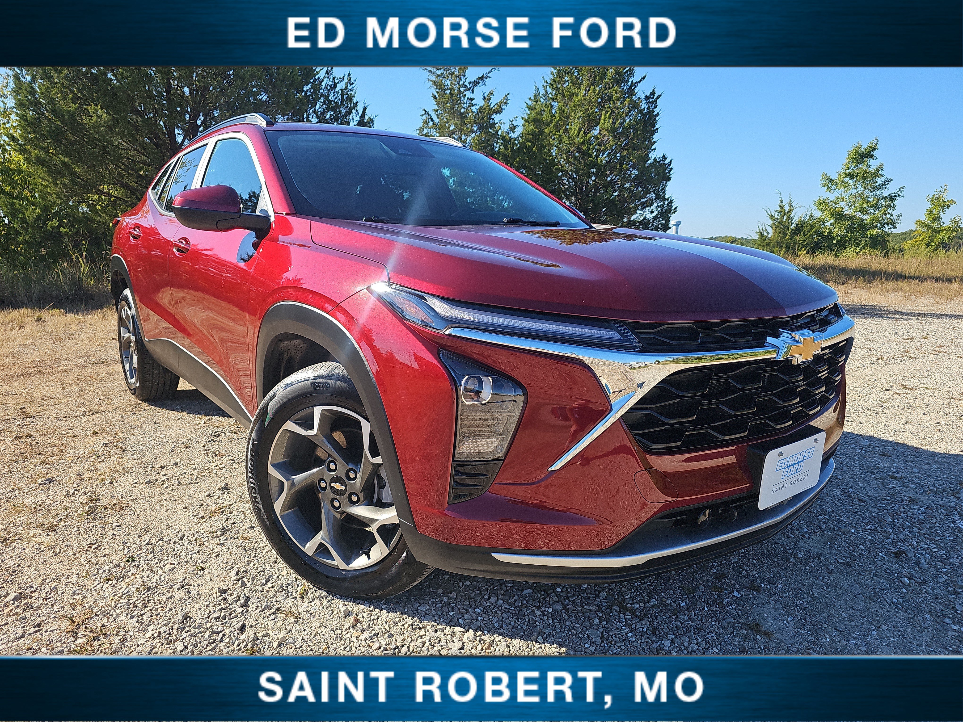 Used 2024 Chevrolet Trax LT w/ Sunroof Package FWD image 1