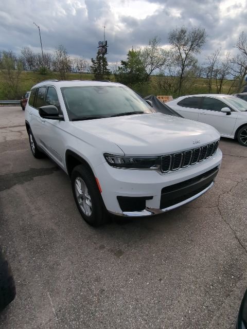 Used 2023 Jeep Grand Cherokee L Laredo image 4