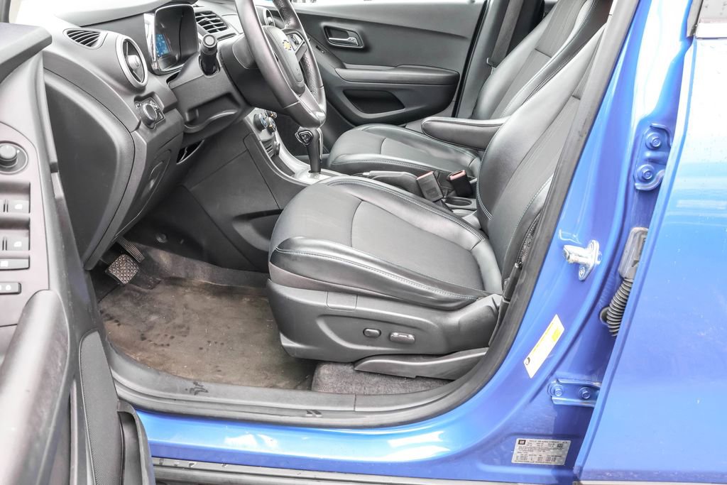 Used 2015 Chevrolet Trax LT w/ LT Plus Package AWD/4WD image 17
