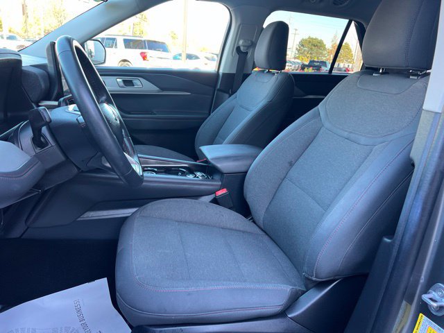 Used 2025 Ford Explorer Active AWD/4WD image 23