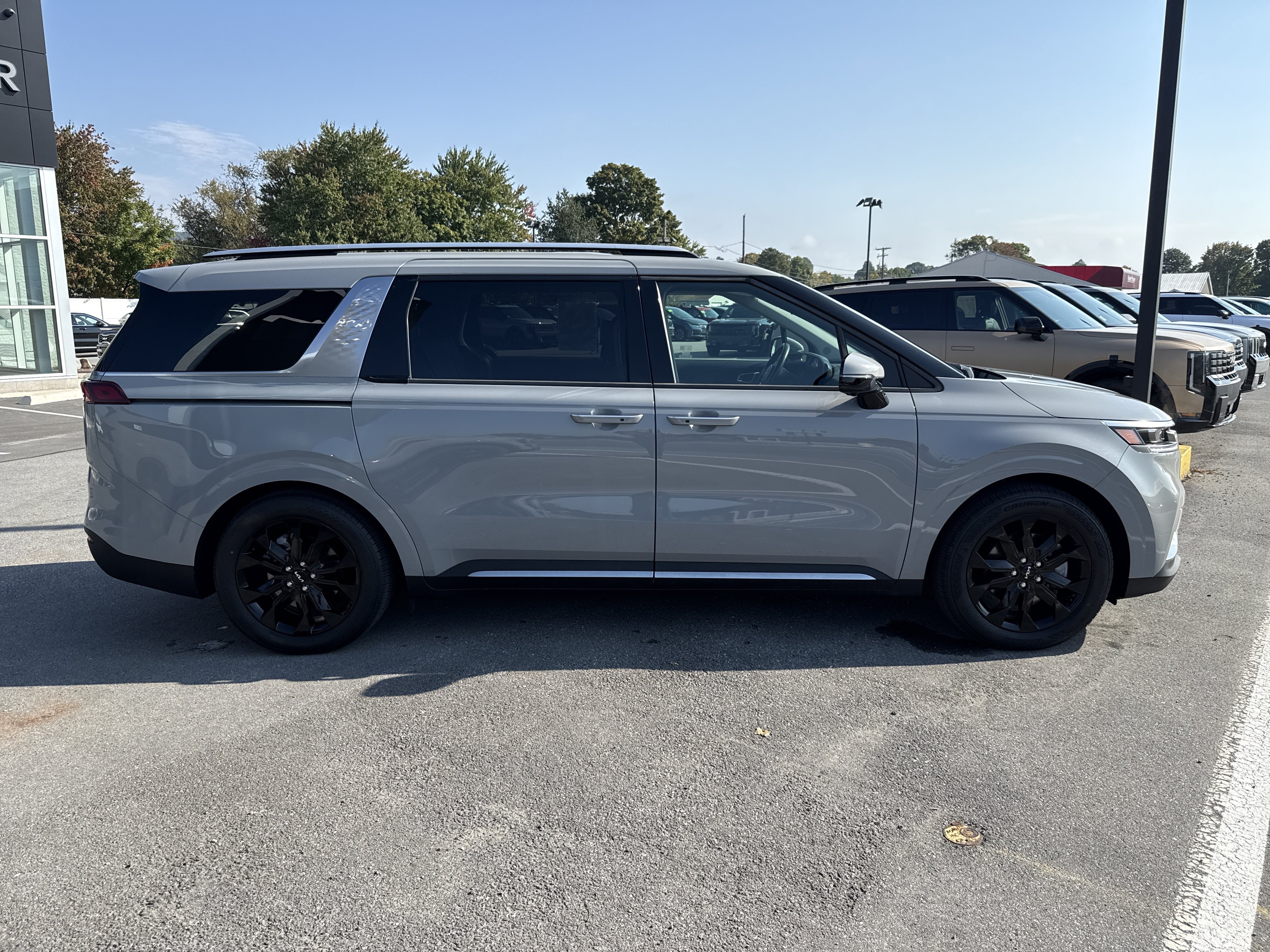 Certified 2024 Kia Carnival SX Prestige FWD image 2