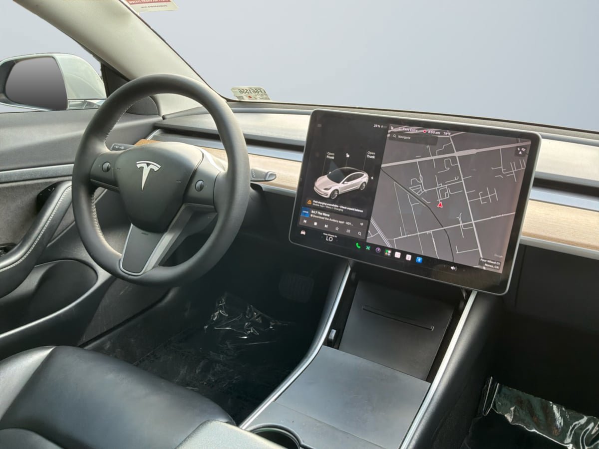 Used 2020 Tesla Model 3 Standard Range RWD image 14
