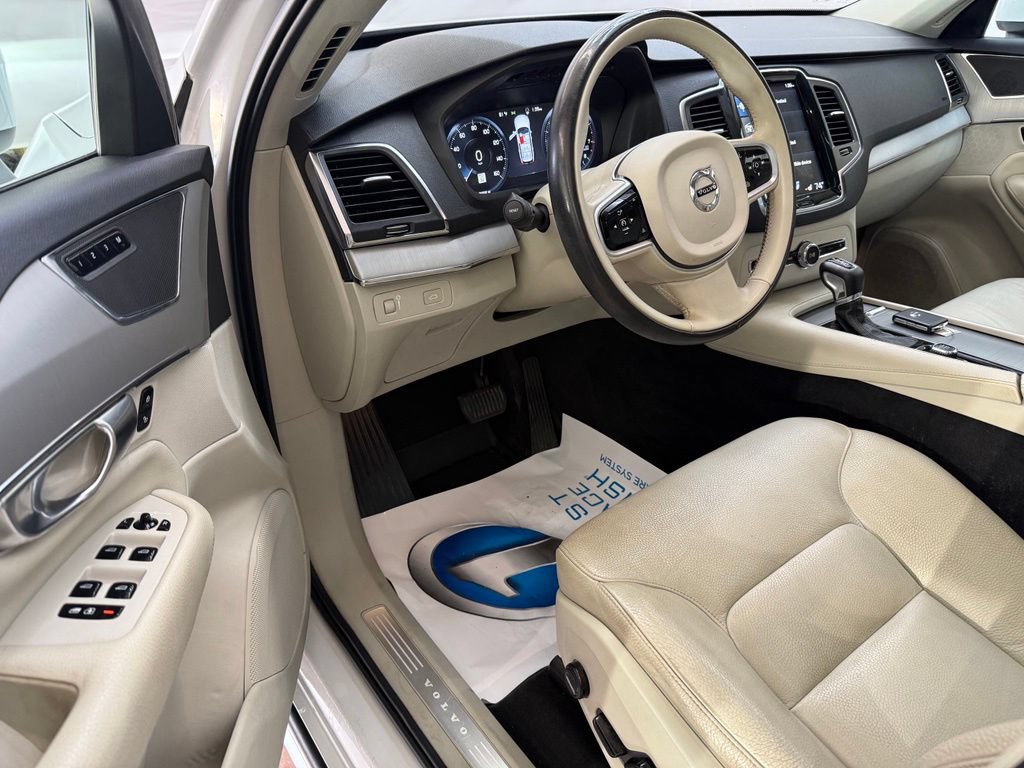 Used 2021 Volvo XC90 T5 Momentum w/ Climate Package AWD/4WD image 11