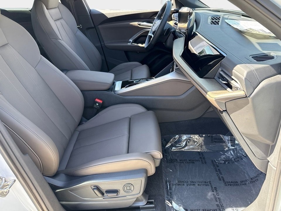 Certified 2025 Audi Q5 2.0T Premium Plus w/ Premium Plus image 10