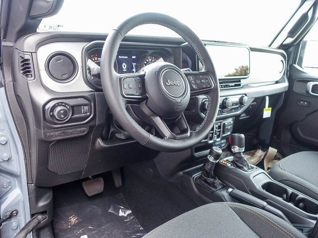 New 2025 Jeep Gladiator Sport AWD/4WD image 2
