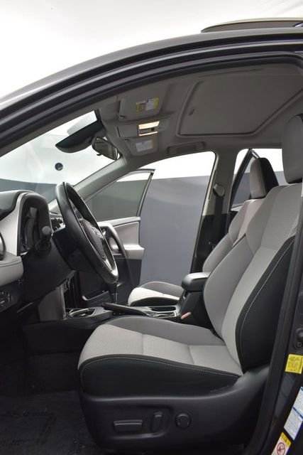 Used 2018 Toyota RAV4 XLE AWD/4WD image 9