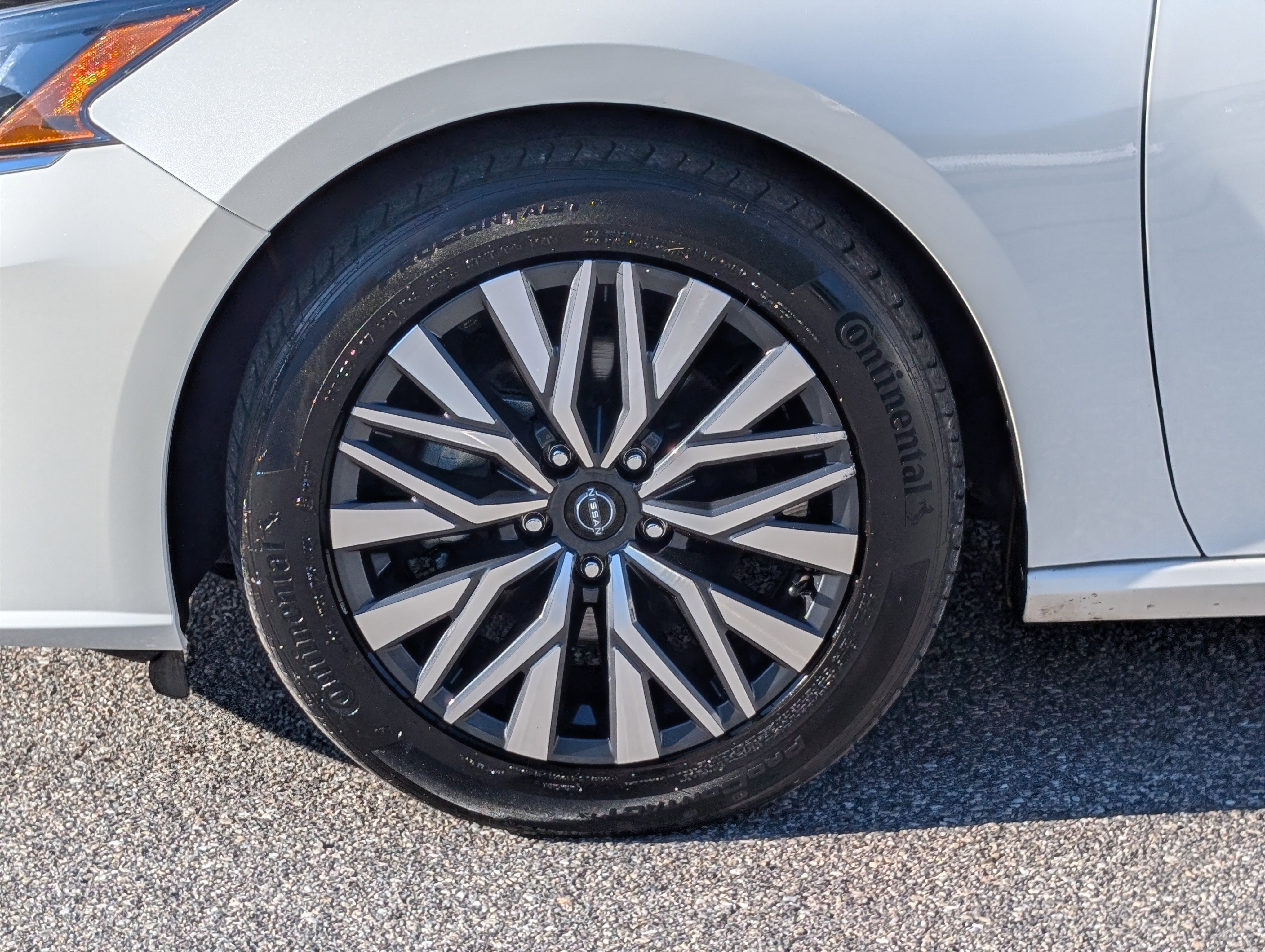 Used 2024 Nissan Altima 2.5 SV image 10