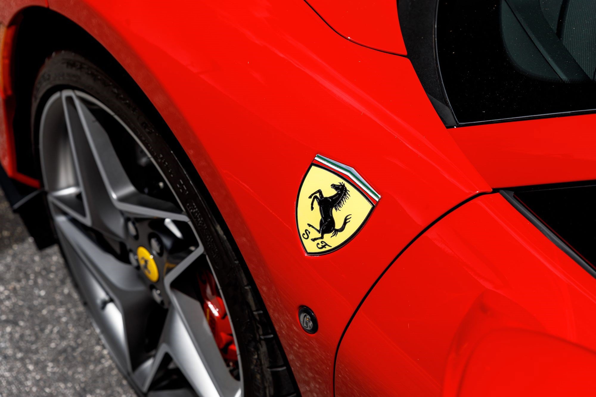 Used 2021 Ferrari F8 Tributo RWD image 36