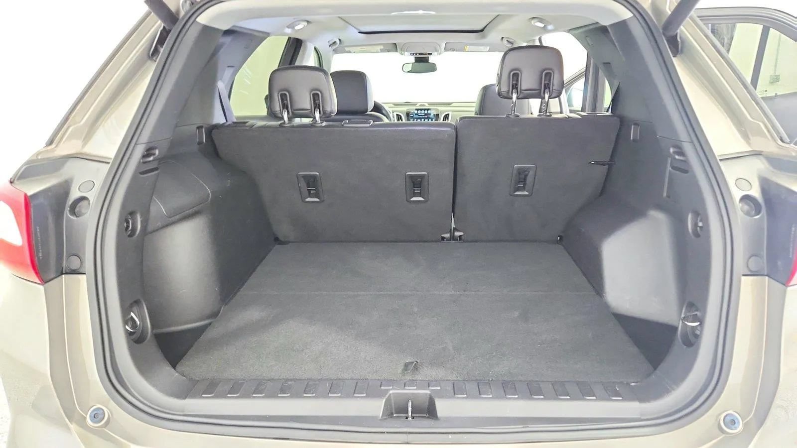 Used 2018 Chevrolet Equinox Premier AWD/4WD image 36