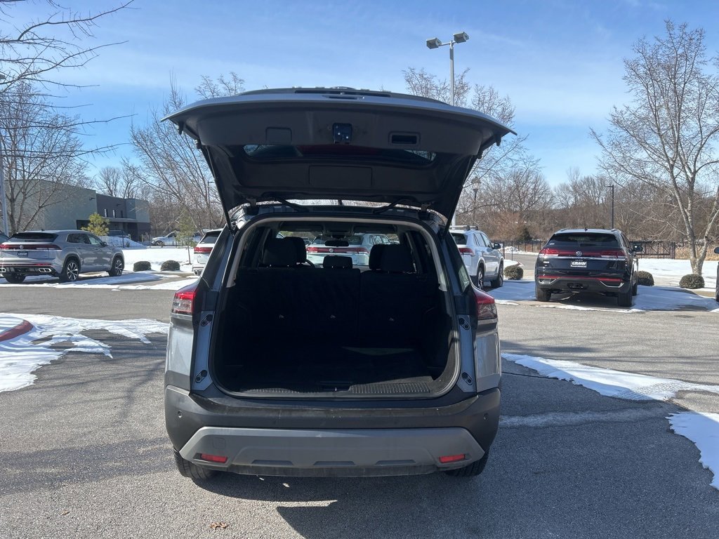 Used 2023 Nissan Rogue S image 6