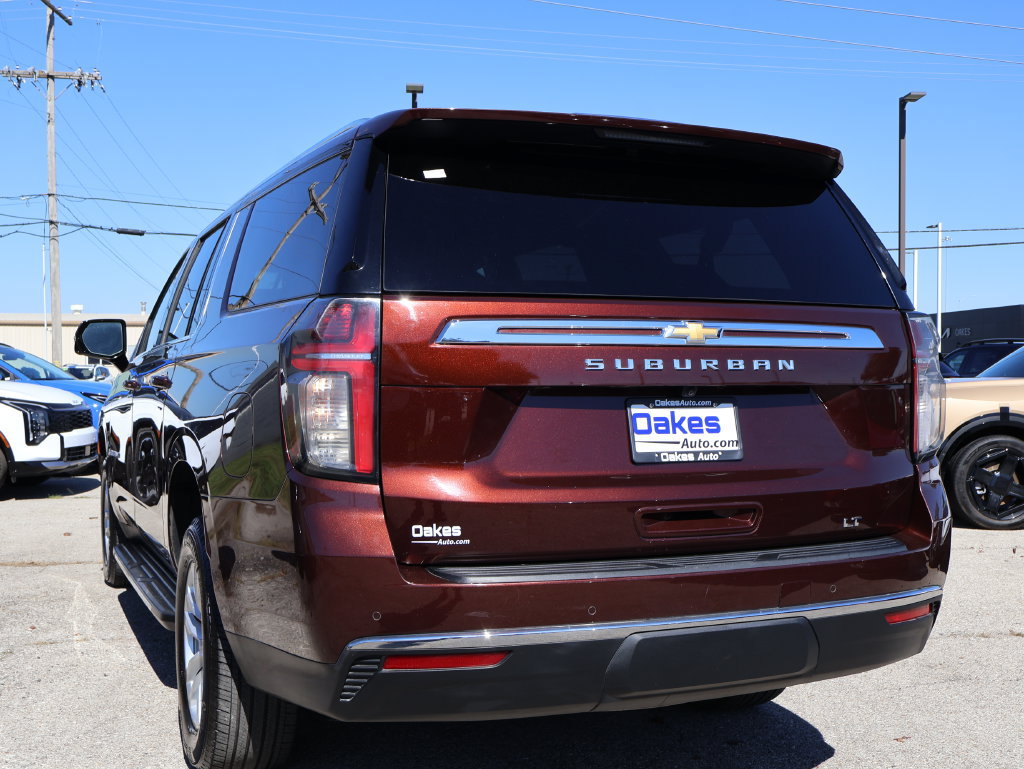 Used 2022 Chevrolet Suburban LT w/ Luxury Package AWD/4WD image 4