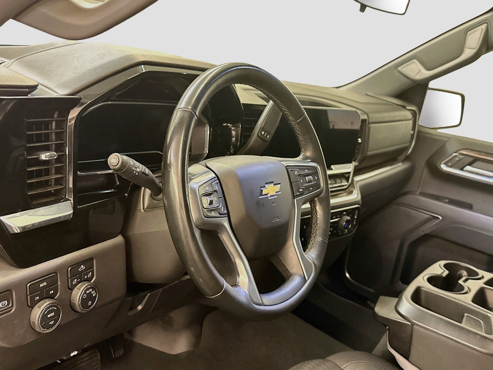 Used 2024 Chevrolet Silverado 1500 LT AWD/4WD image 18