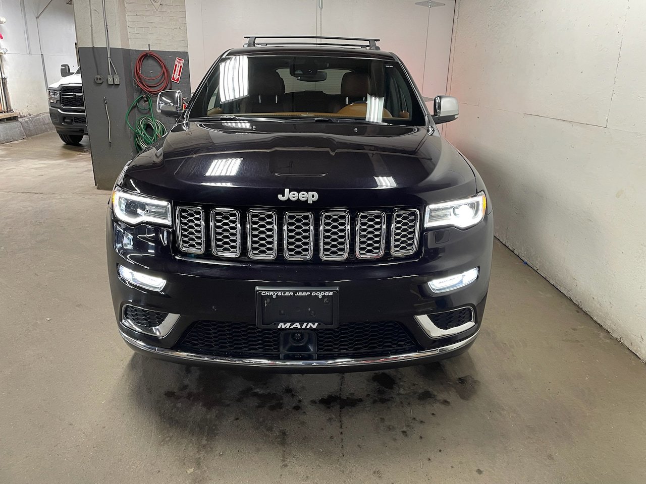 Used 2020 Jeep Grand Cherokee Summit AWD/4WD image 5