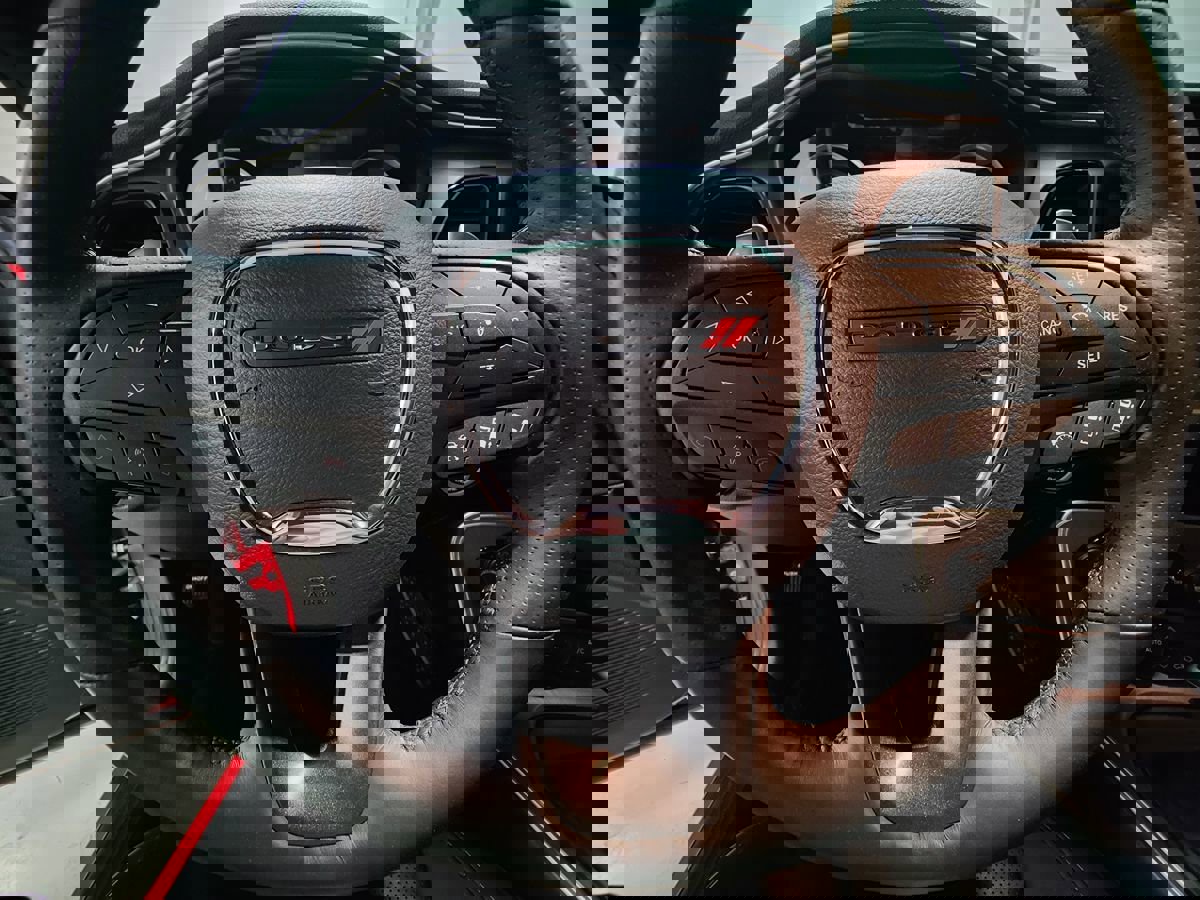 Used 2015 Dodge Challenger R/T Plus image 29