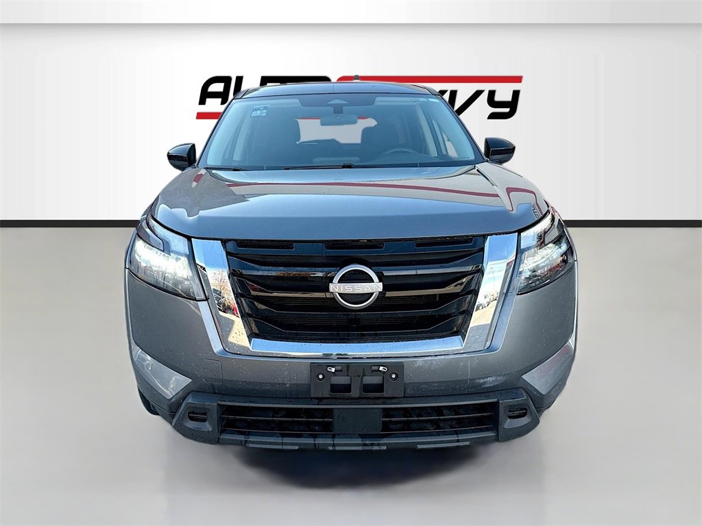 Used 2024 Nissan Pathfinder S image 2