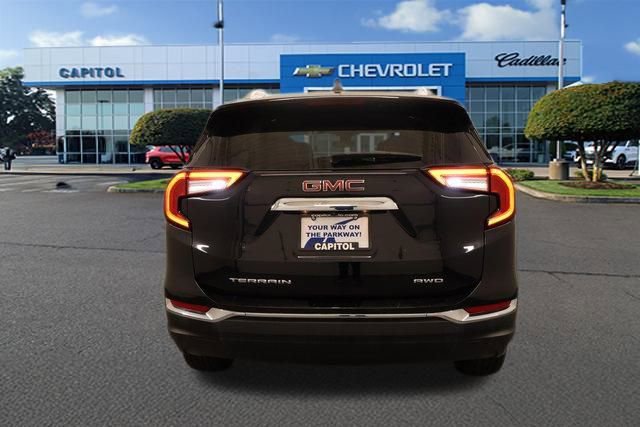 Used 2023 GMC Terrain SLT image 4