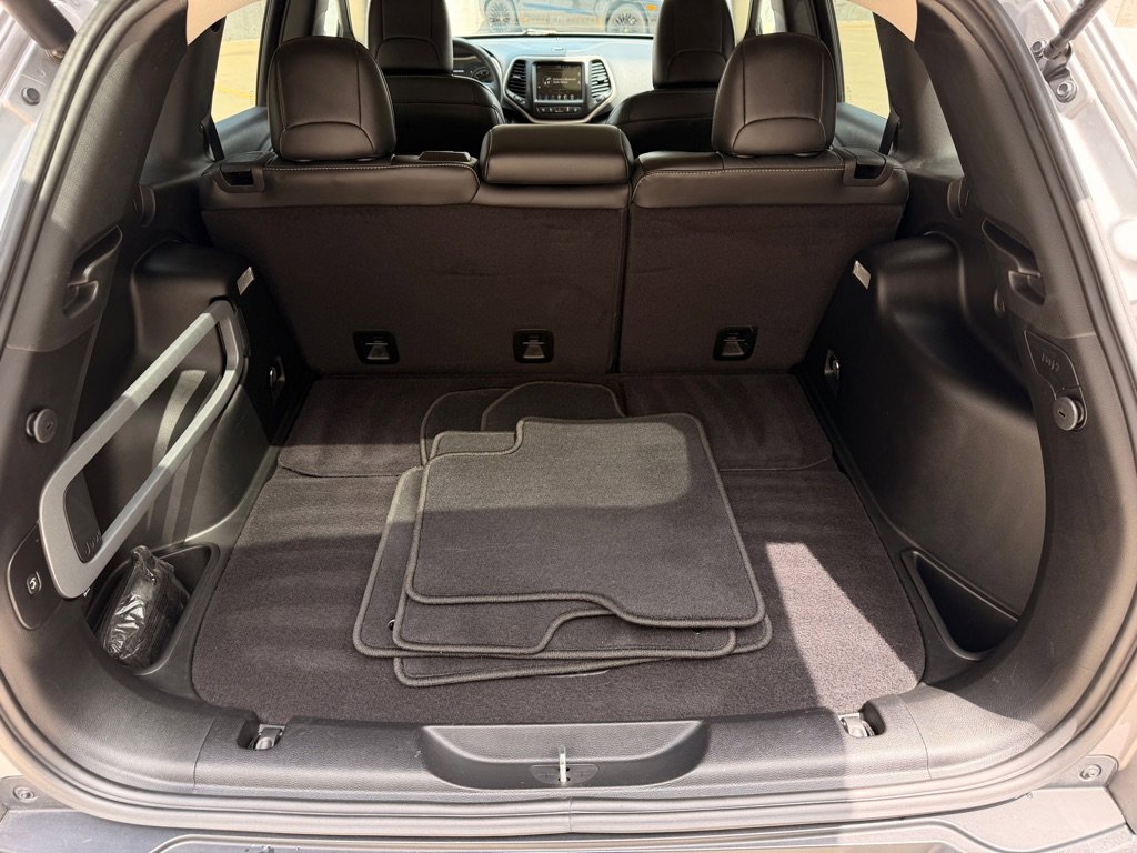 Used 2015 Jeep Cherokee Limited w/ Luxury Group AWD/4WD image 19
