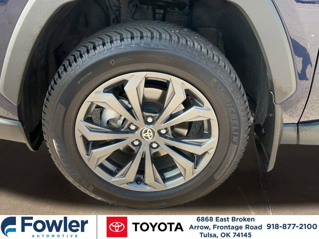 Used 2023 Toyota RAV4 Limited AWD/4WD image 29