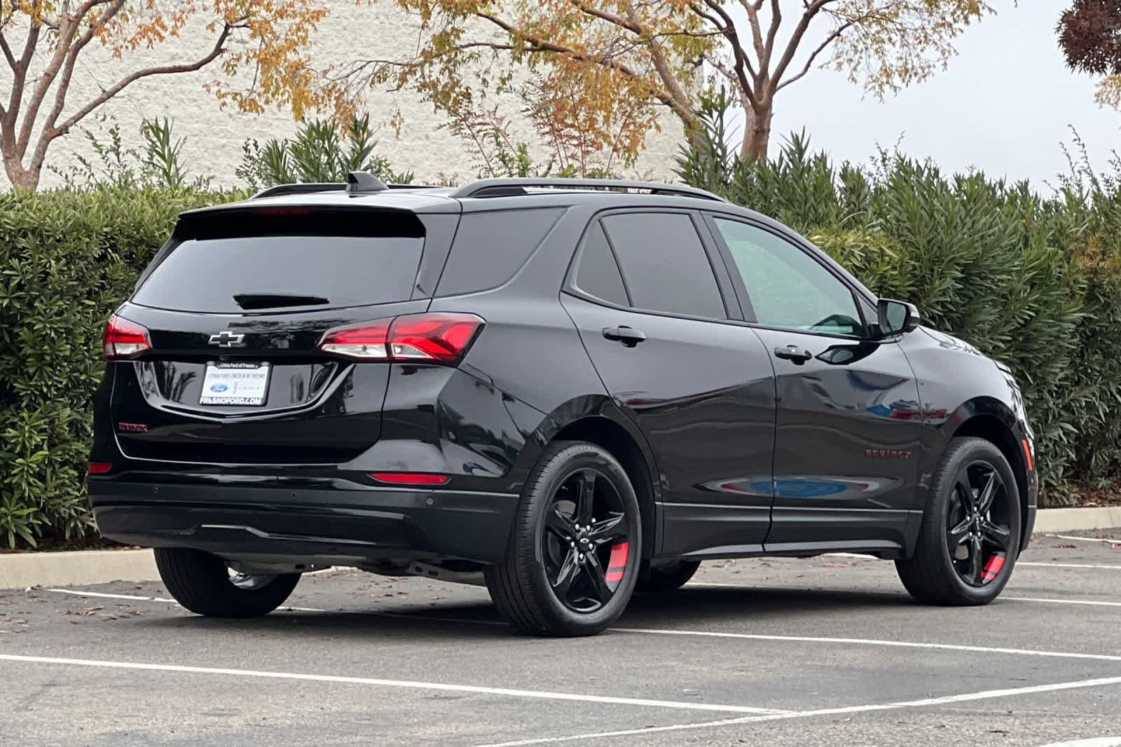 Used 2024 Chevrolet Equinox Premier image 2
