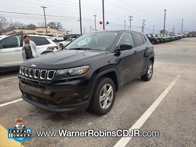 Used 2024 Jeep Compass Sport image 3