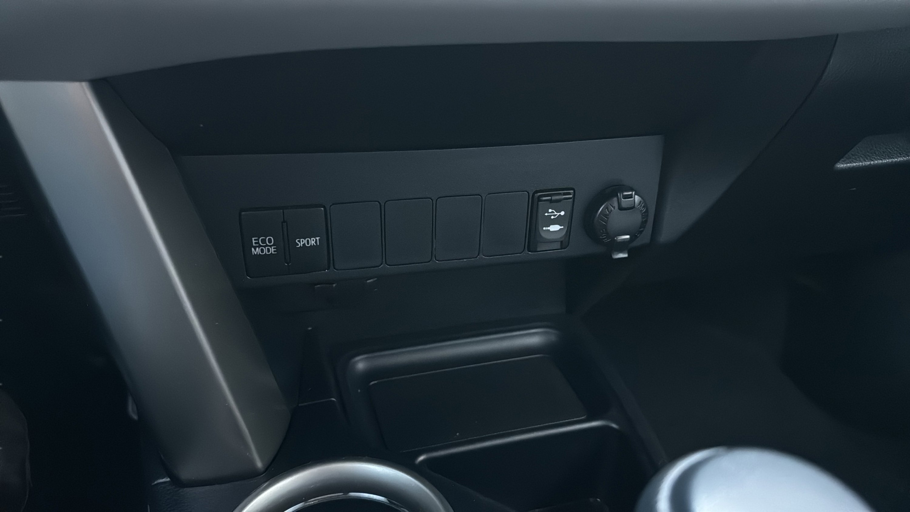 Used 2015 Toyota RAV4 XLE FWD image 19