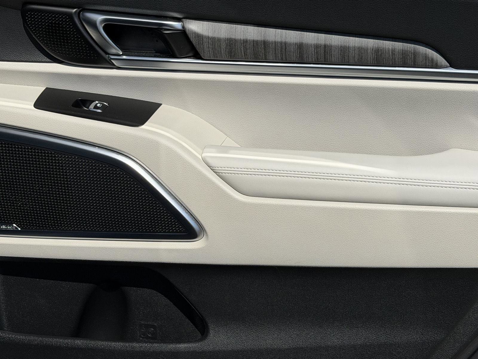 Used 2024 Kia Telluride SX w/ Towing Package image 29