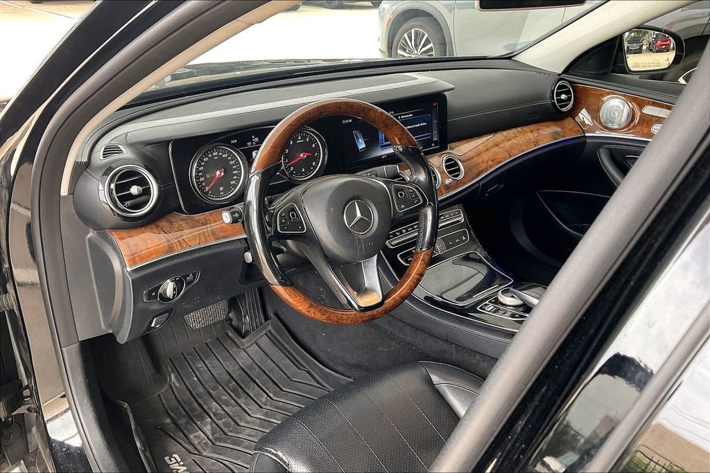 Used 2018 Mercedes-Benz E 300 image 13