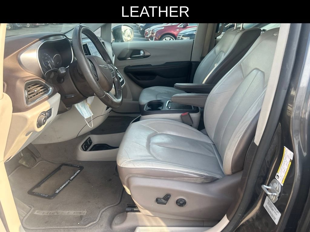 Used 2017 Chrysler Pacifica Touring-L Plus FWD image 8