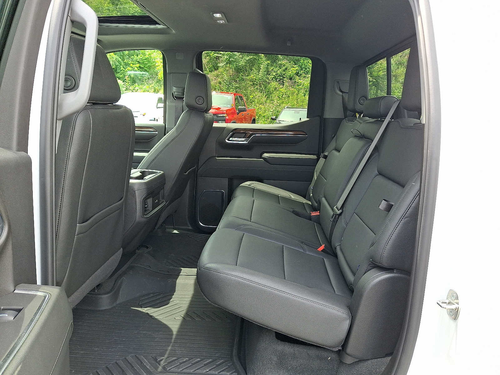 Used 2024 Chevrolet Silverado 1500 LT Trail Boss w/ Convenience Package II AWD/4WD image 11