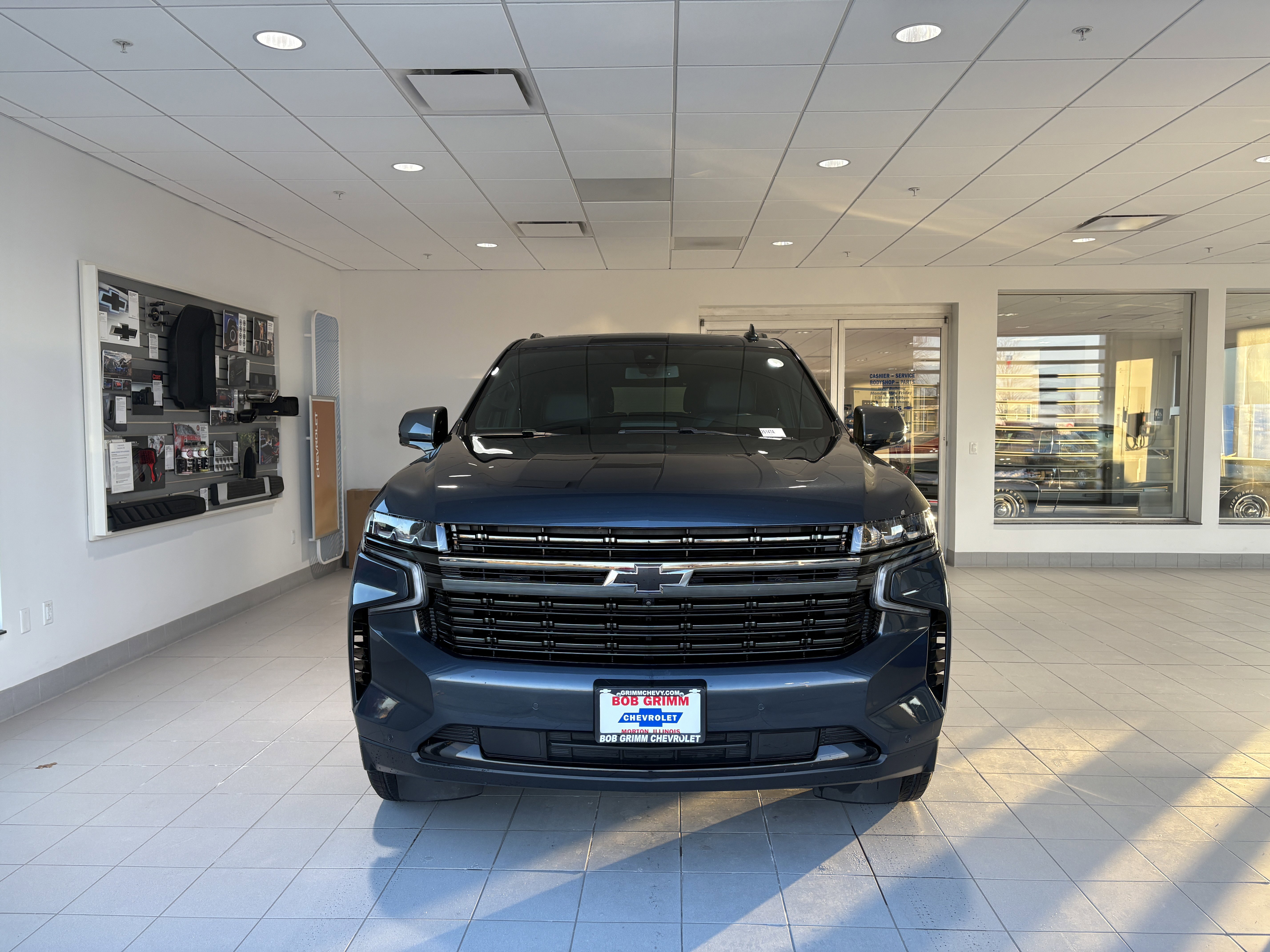 Used 2021 Chevrolet Suburban RST w/ Luxury Package image 8