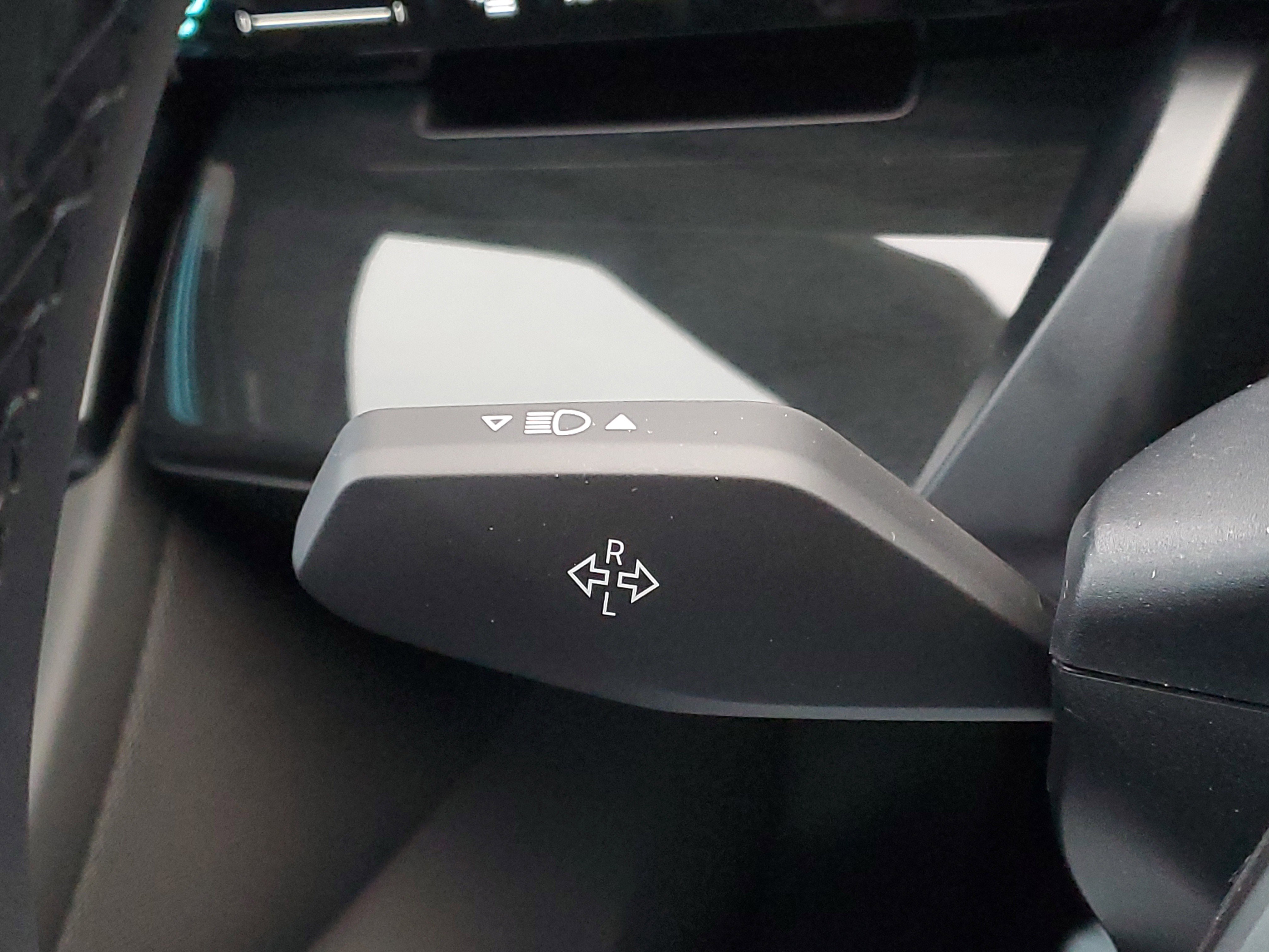 New 2026 BMW 530i xDrive w/ Premium Package image 13