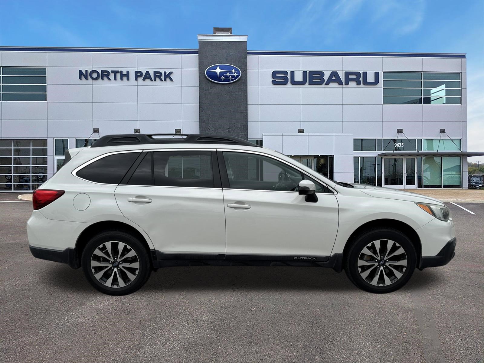 Used 2015 Subaru Outback 3.6R Limited AWD/4WD image 3