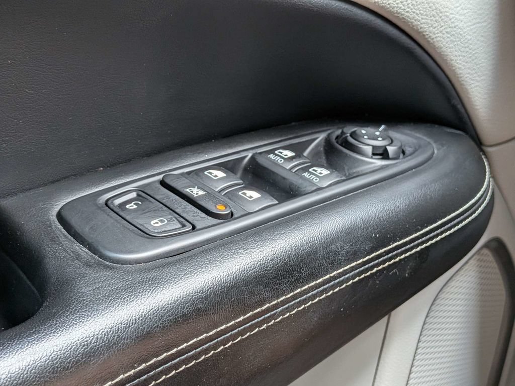 Used 2019 Jeep Compass Latitude FWD image 28
