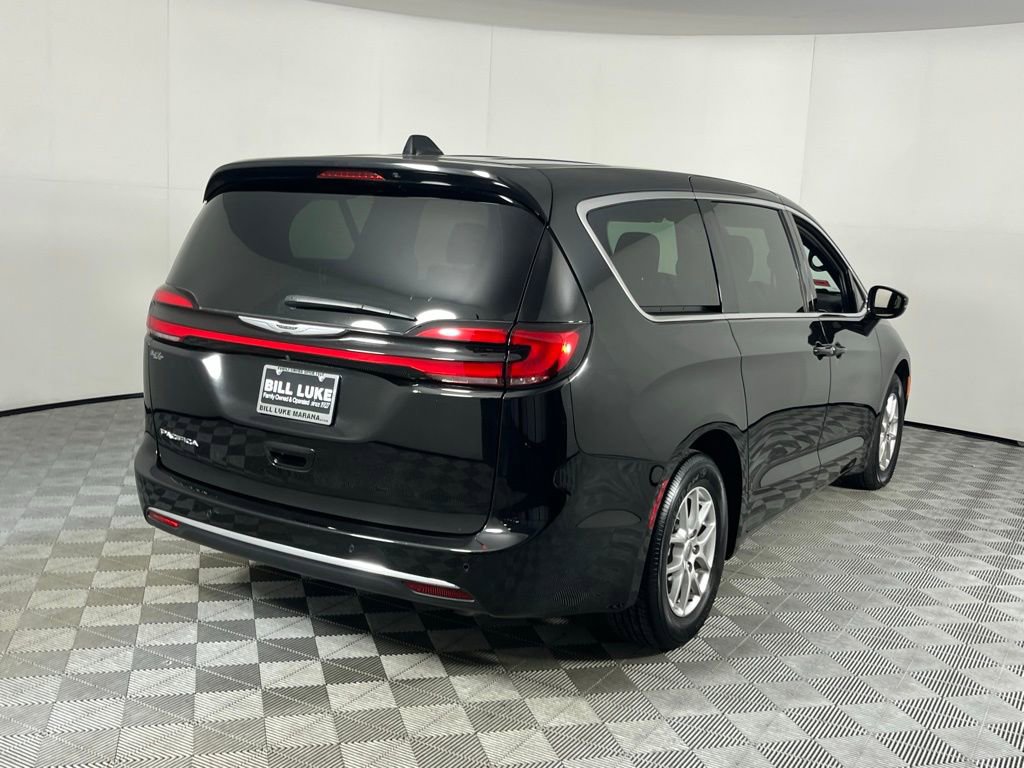 Used 2025 Chrysler Pacifica Select image 8