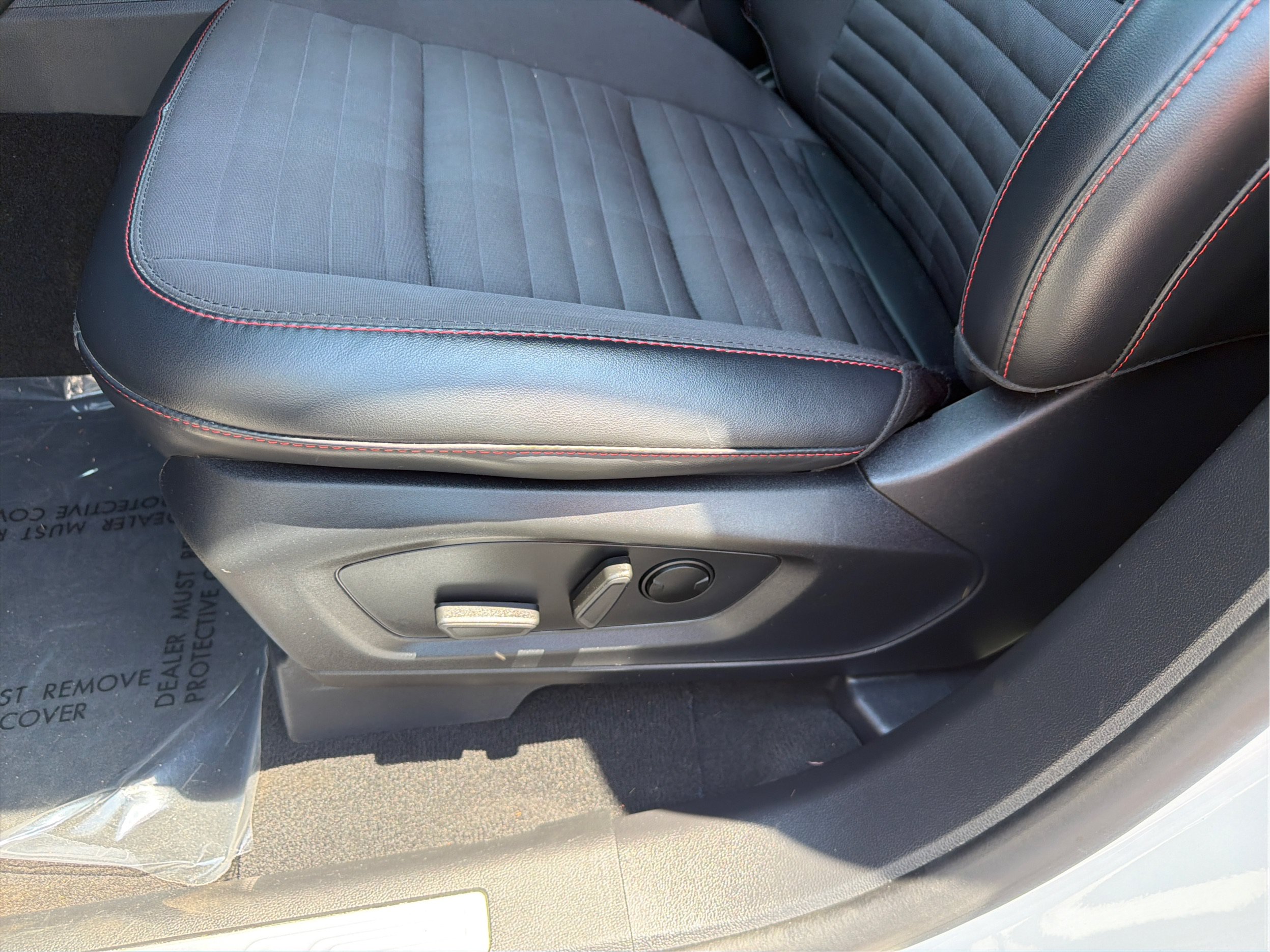 Used 2025 Ford Explorer ST-Line w/ ST-Line Street Pack AWD/4WD image 33