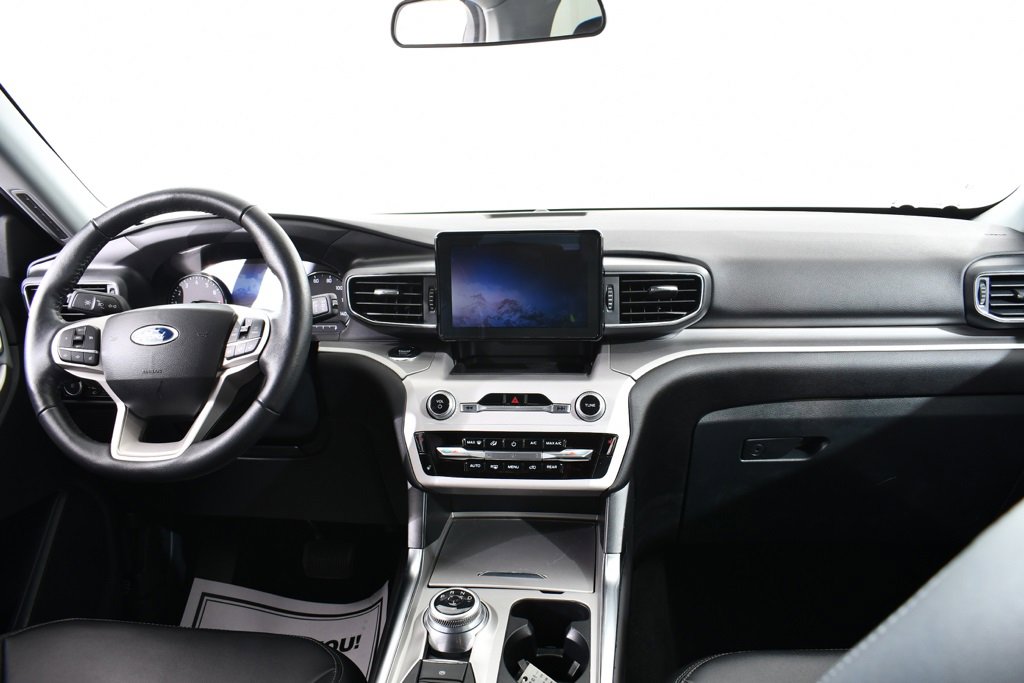 Used 2023 Ford Explorer XLT w/ Equipment Group 202A image 7