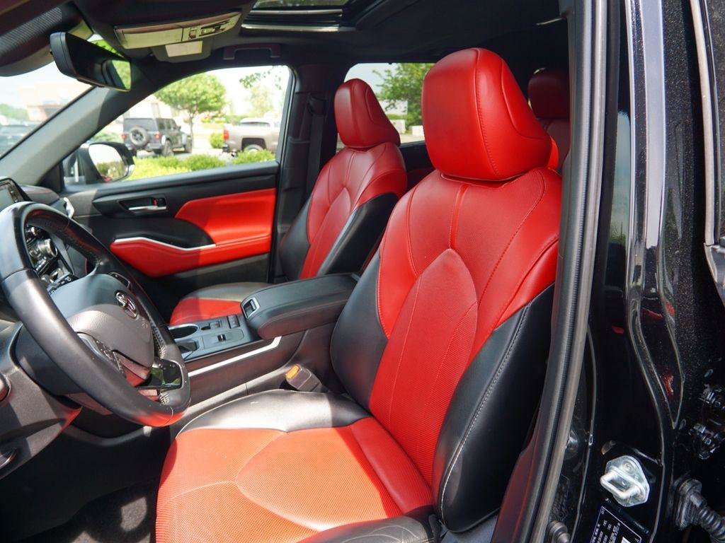 Used 2021 Toyota Highlander XSE FWD image 20