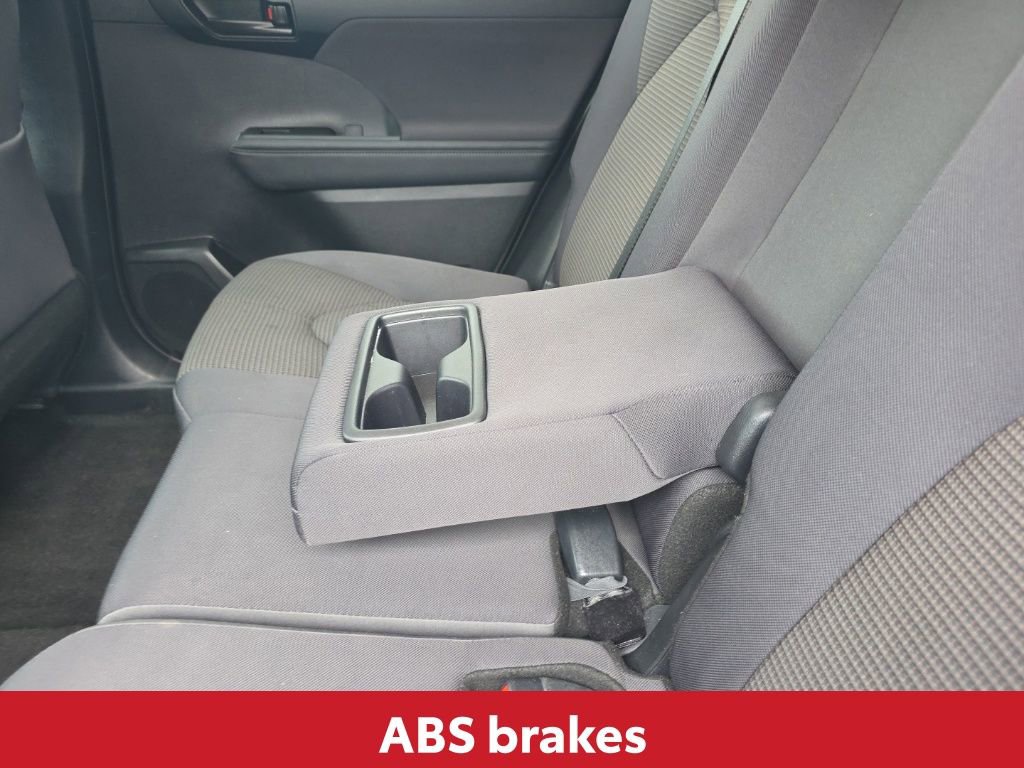 Used 2024 Toyota Highlander LE image 19