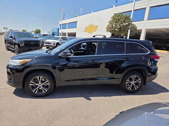 Used 2019 Toyota Highlander LE w/ Carpet Mat Package (TMS) FWD image 3