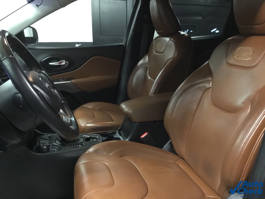 Used 2019 Jeep Cherokee Overland w/ Heavy Duty Protection Group image 26