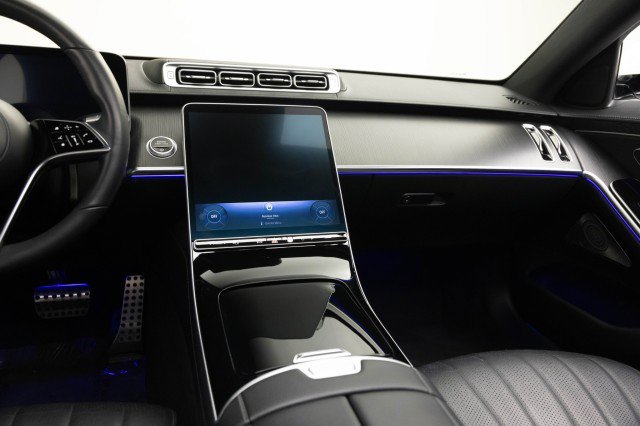 Used 2022 Mercedes-Benz S 500 4MATIC w/ AMG Line Package image 20