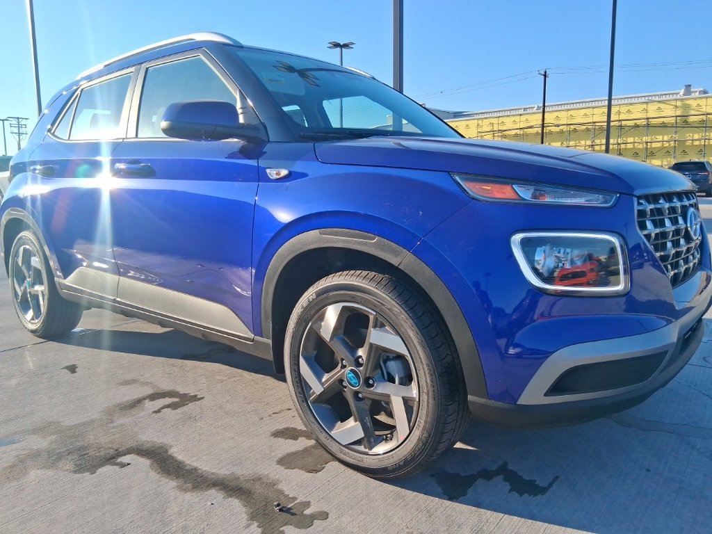 New 2025 Hyundai Venue Limited image 3