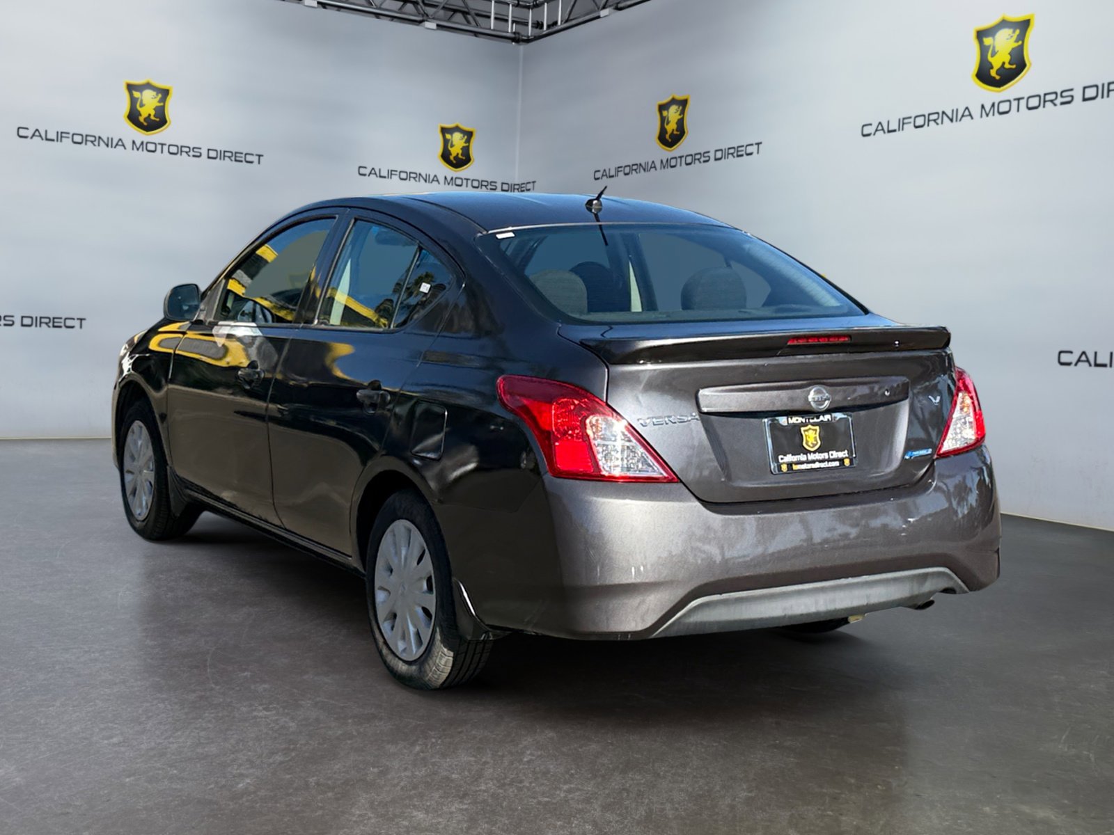 Used 2015 Nissan Versa S Plus image 3