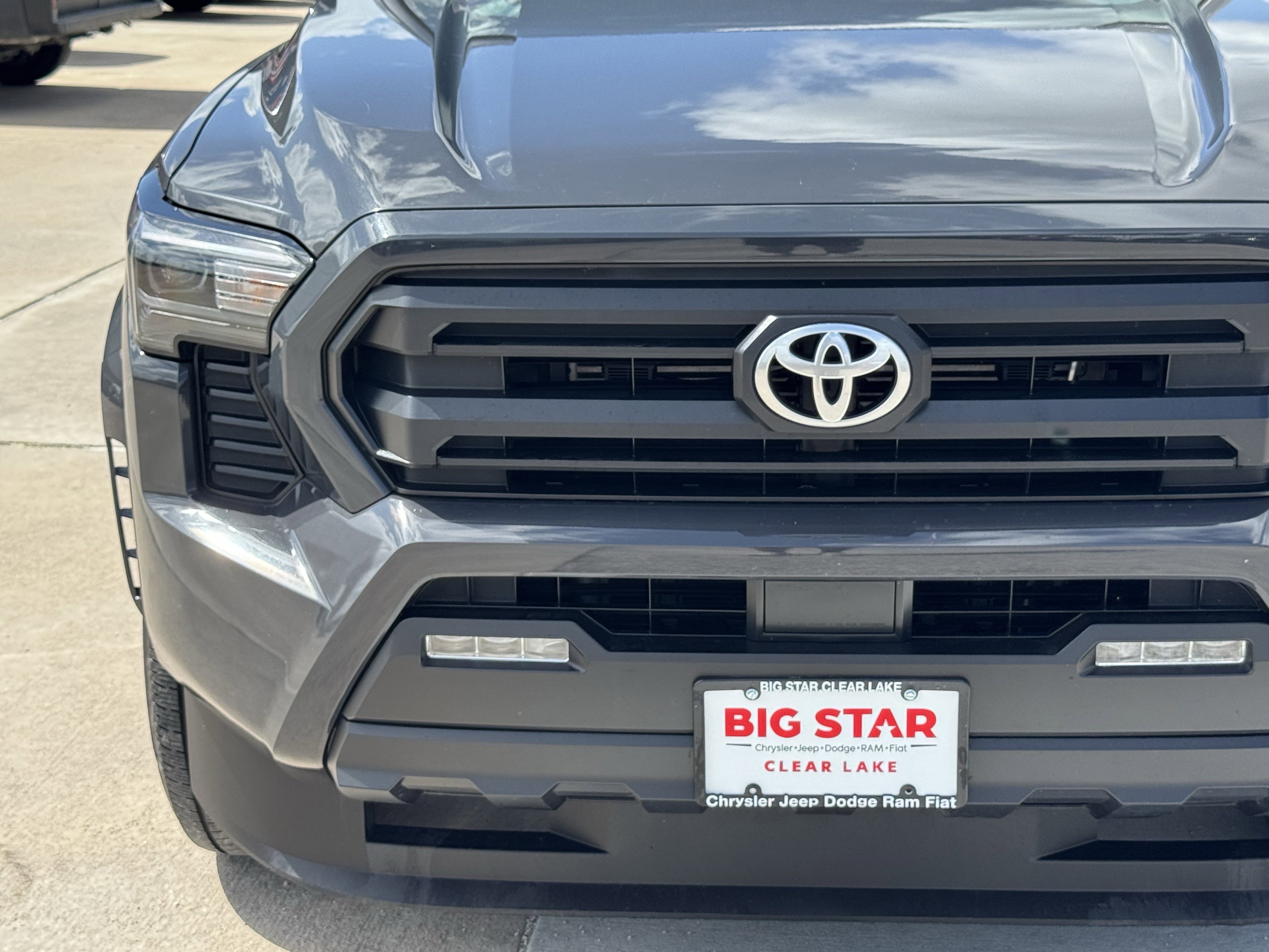 Used 2025 Toyota Tacoma SR5 AWD/4WD image 6