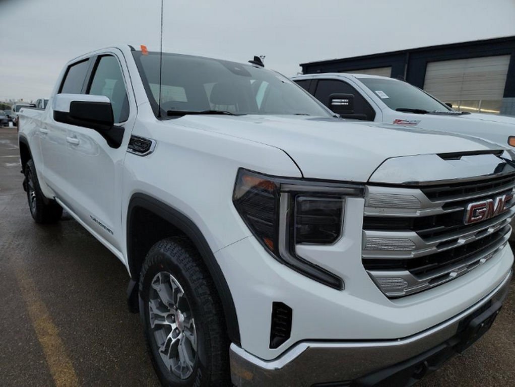 Used 2023 GMC Sierra 1500 SLE image 3